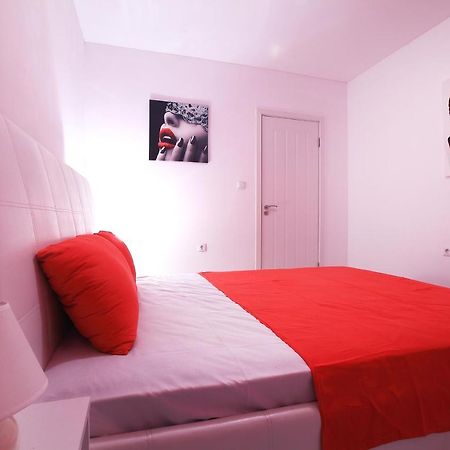 Modern Delux Apartments In Flowers&Pool Private Complex 발치크 외부 사진