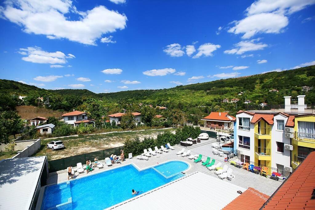 Modern Delux Apartments In Flowers&Pool Private Complex 발치크 외부 사진