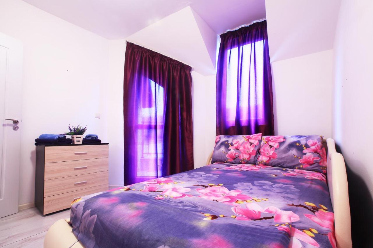 Modern Delux Apartments In Flowers&Pool Private Complex 발치크 외부 사진