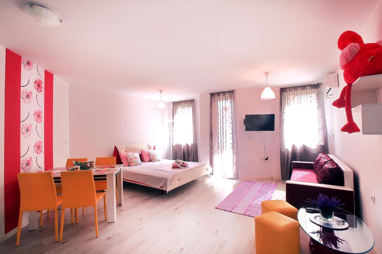 Modern Delux Apartments In Flowers&Pool Private Complex 발치크 외부 사진