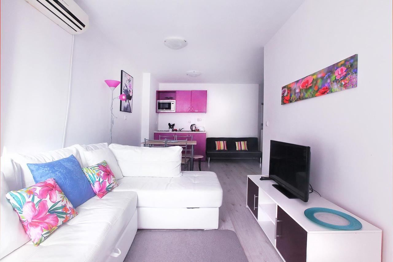 Modern Delux Apartments In Flowers&Pool Private Complex 발치크 외부 사진